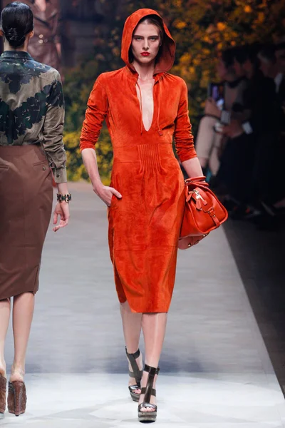 Look 10
